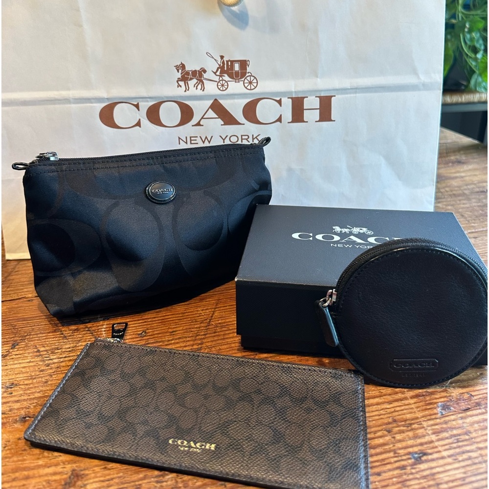Super cute Coach accessory bundle!!